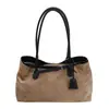 Bolsa Tote Casual Retrô para o Dia a Dia Feminina Outono 2025 Nova Grande Capacidade Luxo Leve Design Estilo Ocidental Bolsa de Ombro