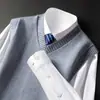 Chaleco de lana con cuello en V, tejido de otoño, color liso, camiseta básica casual para hombres de mediana edad, top sin mangas para hombres