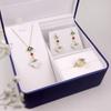 Conjunto de tres piezas con incrustaciones de oro y jade natural de Xinjiang, colgante de jade Dongling, pendientes, conjunto de jade esmaltado con método antiguo
