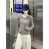 Camiseta Blanca con Capucha, Cuello en V Semiabierto y Botones, Manga Larga para Mujer, Primavera y Otoño 2026, Ropa Exterior de Alta Gama Ajustada