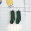 Z092 Calcetines Infantiles, El Único Calcetín Infantil de Moda, Nuevos Calcetines de Media Caña Arrugados de Color Sólido Rayados para Primavera