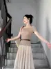 ¡Llegó! Top de punto de un solo hombro, manga corta, diseño elegante, camiseta corta, suave y moderno, conjunto de falda de línea A