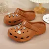 Zapatos con Agujeros para Mujer Verano Nuevo Estilo Ropa Exterior Suela Gruesa Resistentes al Desgaste Sandalias Exteriores EVA Playa Antideslizantes Pareja Pantuflas de Punta Cerrada