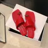 Chanclas de dedo con punta cuadrada y suela plana para mujer, estilo caluroso de verano 2026, adecuadas para combinar con faldas, estilo vacacional casual, sandalias de tacón grueso para uso en exteriores