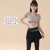 Conjunto de Yoga de Alta Elasticidade com Sensação de Segunda Pele para Mulheres, Conjunto Falso de Duas Peças Color Block, Manga Curta, Bojos Removíveis, Anti-Exposição, Calça Longa, Roupa Fitness