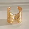 Pulsera Abierta Estilo Metal Europeo y Americano con Patrón de Mariposa, Única y Audaz, Pulsera Versátil con un Toque de Nicho de Alta Gama, Joyería Transfronteriza