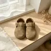Zapatos pequeños de cuero estilo bosque, modernos zapatos Birkenstock, para niños, retro, suela suave, antideslizantes, con velcro, versátiles, modernos, zapatos de conducción para niños