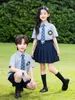 Conjunto Personalizado de Camiseta de Manga Curta Infantil, Conjunto de Duas Peças de Verão Estilo Britânico, Uniforme de Turma para Alunos do Ensino Fundamental, Uniforme Escolar, Roupa de Jardim de Infância