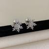Pendientes de botón con forma de copo de nieve y perla de circón para mujer, estilo retro, ligeros, de lujo, elegantes, con personalidad suave, a la moda y temperamento.