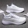 Fabricantes transfronterizos envían zapatos Jinjiang para mujer, zapatillas ultraligeras para correr, zapatos con amortiguación, zapatillas de salto de longitud para niñas