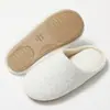 Pantuflas otoño e invierno japonesas punta abierta lavables a máquina suela de tela silenciosa pantuflas silenciosas para mujer suela suave para el hogar interior pantuflas de algodón