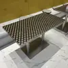 Restaurante temático estilo industrial, conjunto de mesa e cadeira para churrasco e lanchonete noturna, mesas e cadeiras dobráveis populares de aço inoxidável para lojas de milk tea e cafés