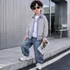 Conjunto de dos piezas de chaqueta de otoño para niños, top informal en capas para niños mayores, atuendo de primavera y otoño para niños, jeans de pierna curva de moda