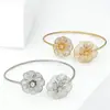 Pulsera de Brazo Flor Hueca con Diseño Sencillo, Apertura Ajustable, Lujo Ligero y Sensación de Alta Gama, Brazalete Metálico, Accesorio de Brazo de Moda y Versátil