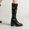 Botas longas que aumentam a altura para mulheres baixinhas, 2026 estilosas botas de montaria de cano alto com pelúcia, estilo retrô, com saltos grossos e design empilhado para outono e inverno