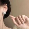 Aretes de Diente de León Exagerados Lujo Ligero de Alta Gama Otoño e Invierno Retro Elegantes Hermosos Nicho Únicos Aretes de Zirconia