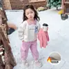 Traje Casual Rayado para Niñas Otoño e Invierno 2025 Nuevo Terciopelo Engrosado Conjunto de Dos Piezas Cuello Polo de Bebé Conjunto de Dos Piezas