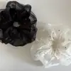 Elástico de Cabelo Scrunchie Elegante Estilo Coreano com Bolinhas em Organza de Camada Dupla e Malha, Acessório de Cabelo com Toque de Luxo, Prendedor de Coque Exquisito para Mulheres