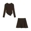 Traje de rua frito de garota popular feminino outono máquina cuidadosa oco irregular manga longa top estilo Hepburn saia curta preta conjunto de duas peças