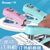 Mini Grapadora Guangbo para Oficina, Entrega y Estudiantes, Grapadora Pequeña, Ligera y Duradera, Colores Surtidos, Mayoreo