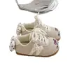 Zapatillas de niña estilo coreano, nuevas zapatillas de entrenamiento ligeras para niños de primavera y otoño, zapatillas para bebé de suela suave, zapatos casuales para niñas pequeñas