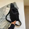 Bolsa Pequena Estilosa Feminina 2025 Nova Primavera Verão Bolsa de Peito Moda Bolsa de Ombro Único Transversal Bolsa de Tecido Casual Personalidade Bolsa para Celular