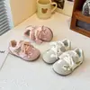 Nueva colección de primavera y otoño de zapatillas de estilo coreano para niñas: moderno y versátil, con suela suave, diseño antideslizante, adecuado para uso casual, correr y aprender a caminar