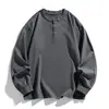 Camiseta de manga larga de algodón puro para hombre, holgada y sencilla, con cuello henley, top casual liso para primavera y otoño