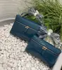 Bolsa para Lonchera Nueva con Patrón de Cocodrilo Transfronteriza para Mujer 2025 Bolso Bandolera Retro Europeo y Americano Bolsa Cuadrada Pequeña Textura de Alta Calidad Bolso Cruzado