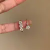 Joyería Minimalista Versátil, Clip para Oreja de Diamante Único Vintage, Anillo de Tres Piedras, Set de Moda con Borla de Lujo Ligero, Diseño de Alta Gama