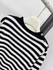 Suéter de Punto de Manga Larga de Alta Gama D+ con Bloques de Color, Rayas Blancas y Negras, Hebilla de Ancla en el Hombro, Moda Versátil Otoño/Invierno 2025 para Mujer