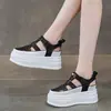 Zapatos Blancos Huecos de Suela Gruesa Transpirables Verano 2026 Nuevos Zapatos para Mujer con Aumento Interno de Altura Versátiles Zapatos Casuales Sandalias Deportivas de Punta Cerrada
