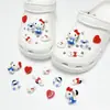 Decoraciones de zueco de dibujos animados abeja linda piña accesorios DIY hebillas de zapato dijes para zapatos versátil transfronterizo en stock al por mayor