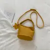Bolso de mano otoñal transfronterizo para mujer 2026 nueva moda bolso de hombro simple bolso cruzado de gamuza para el día a día