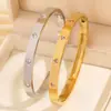 Nova moda europeia e americana estrela trevo de quatro folhas dez diamantes pulseira amantes tudo combina ouro verdadeiro que não desbota pulseira de aço titânio joias