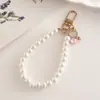 Llavero de Perlas Retro al por Mayor Llavero de Letras de Aleación Colgante Lindo para Bolsas de Estudiantes DIY Colgante para Cadena de Teléfono Móvil