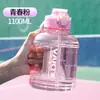 Botella de Plástico Portátil de Gran Capacidad Estilo Celebridad de Internet Ton-Ton Balde para Deporte y Fitness Estudiantes Hombres y Mujeres Botella Espacial de Plástico Barriga Grande Taza de Agua