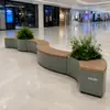 Caja de flores y asiento combinados de hierro forjado para oficinas de ventas de centros comerciales, banco paisajístico en forma de S, jardinera de ocio de acero galvanizado y madera plástica, hecho a medida