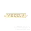 Etiquetas personalizadas de aleación de zinc con pasador para bolsos, logotipos de letras, pines personalizados, etiquetas decorativas de punto para camisetas de manga corta