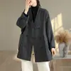 Otoño/Invierno 2026 Nuevo Artístico Japonés y Coreano Raya en V Simple Moda Holgado Lana Abrigo Versátil Adelgazante Tallas Grandes Mujer