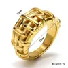 Anel geométrico de aço titânio personalidade exagerada europeu e americano INS feminino temperamento de nicho joias folheadas a ouro da moda atacado
