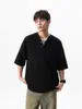 Estilo Old Money Camiseta de Verano Nueva para Hombre, Manga Corta, Cuello Henry, Textura Suelta de Alta Gama, Rayas, Cuello en V, Versátil, Manga Media