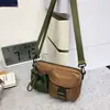 Bolsa de Ombro Casual Versátil 2025 Nova Tendência Simples Multibolsos Bolsa Transversal Moda Workwear Bolsa Esportiva