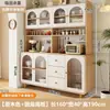 Aparador integrado de pared estilo crema de madera natural para cocina y comedor del hogar, gabinete de almacenamiento para espacios pequeños