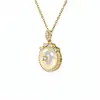 Nuevo Collar de Calcedonia China Ping'an Kou para Mujer Estilo Nuevo Lujo Ligero Diseño de Nicho Cadena para Clavícula Calcedonia Blanca Colgante con Toque de Alta Gama