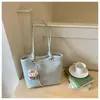 Bolso de hombro tipo tote tejido blanco súper popular para mujer, nuevo modelo de verano 2026, bolso de hombro de nicho de lujo ligero de alta gama