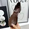 Sandalias de tacón grueso de moda nuevas de primavera y verano para comercio exterior transfronterizo, zapatos de tacón medio huecos retro de punta cerrada para mujeres de mediana edad y mayores