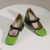 44 sapatos de couro brilhante transfronteiriços, saltos altos vermelhos, 46 fivela, adequados para todas as estações, couro envernizado, 48 sola de borracha macia, sapatos baixos de couro pequenos