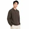 Roupas Masculinas de Luxo Leve Europeias e Americanas Estilo Old Money Camisa Polo de Tricô com Lapela Suéter Masculino de Tricô com Listras Verticais Novo para Outono e Inverno Masculino