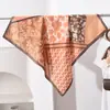 Elegante e de Alta Qualidade Roupa Externa Lenço de Seda Feminino 90cm Lenço Quadrado Grande Xale Versátil Lenço Novo para Primavera e Outono para Combinar com Camisas